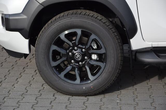 Toyota HI-LUX 2.8 D-4D DUBBEL CABINE INVINCIBLE A/T BE TREKKER 5 SITZ VAN