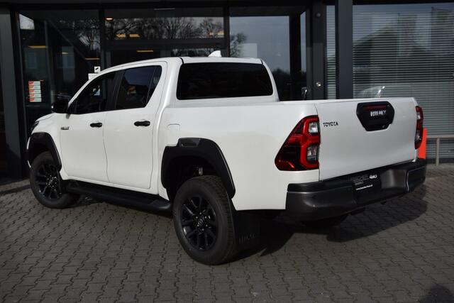 Toyota HI-LUX 2.8 D-4D DUBBEL CABINE INVINCIBLE A/T BE TREKKER 5 SITZ VAN