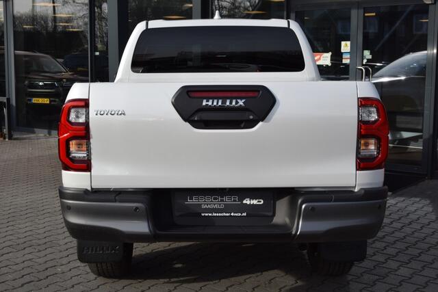 Toyota HI-LUX 2.8 D-4D DUBBEL CABINE INVINCIBLE A/T BE TREKKER 5 SITZ VAN