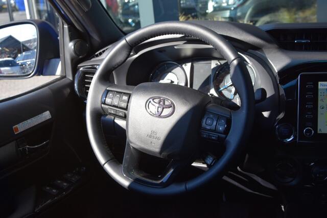 Toyota HI-LUX 2.8 D-4D DUBBEL CABINE INVINCIBLE A/T BE TREKKER 5 SITZ VAN