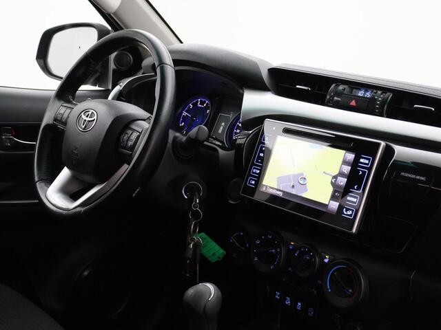 Toyota HI-LUX HiLux 2.4 D-4D-F 4X4 XTRA CAB PROFESSIONAL + 3500 KG TREKHAAK / CAMERA / NAVIGATIE
