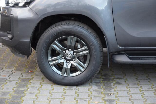 Toyota HI-LUX 2.8 D-4D X-TRA CAB PROFESSIONAL A/T 4WD VAN