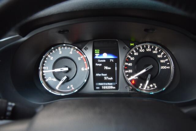 Toyota HI-LUX 2.8 D-4D X-TRA CAB PROFESSIONAL A/T 4WD VAN