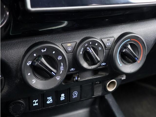 Toyota HI-LUX HiLux 2.4 D-4D-F Xtra Cab Professional | Trekhaak | Camera achter | Cruise Control |