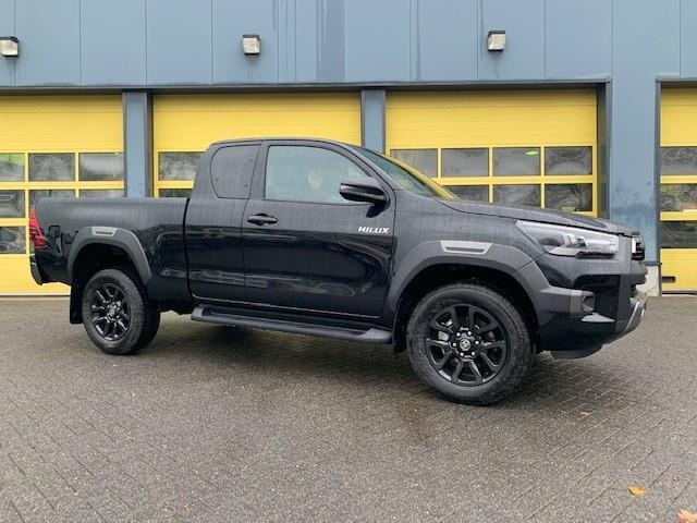 Toyota HI-LUX HiLux 2.8 D-4D Xtra Cab Invincible