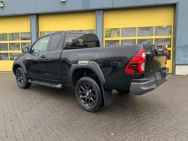 Toyota HI-LUX HiLux 2.8 D-4D Xtra Cab Invincible
