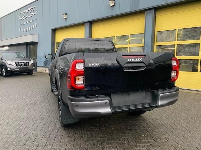 Toyota HI-LUX HiLux 2.8 D-4D Xtra Cab Invincible