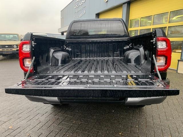 Toyota HI-LUX HiLux 2.8 D-4D Xtra Cab Invincible