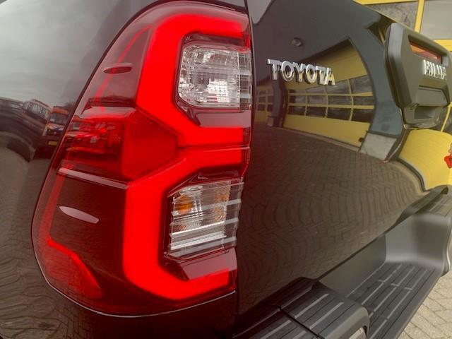 Toyota HI-LUX HiLux 2.8 D-4D Xtra Cab Invincible