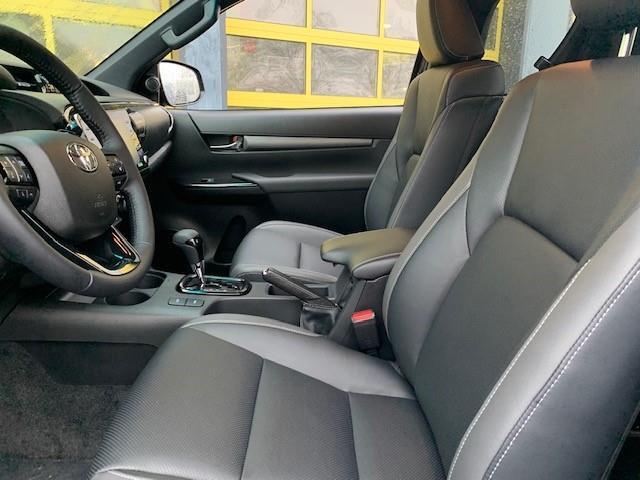 Toyota HI-LUX HiLux 2.8 D-4D Xtra Cab Invincible