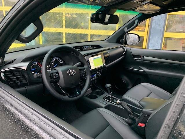 Toyota HI-LUX HiLux 2.8 D-4D Xtra Cab Invincible