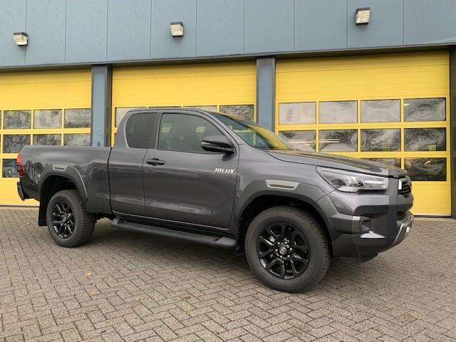 Toyota HI-LUX HiLux 2.8 D-4D Xtra Cab Invincible