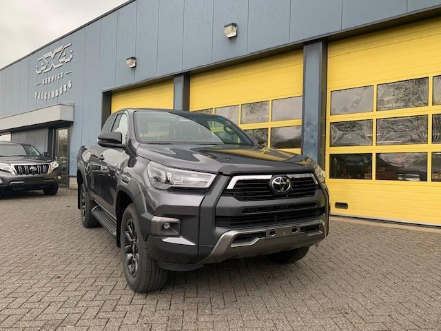 Toyota HI-LUX HiLux 2.8 D-4D Xtra Cab Invincible