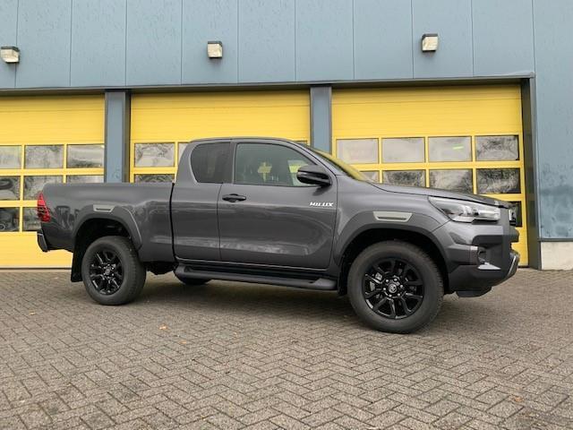 Toyota HI-LUX HiLux 2.8 D-4D Xtra Cab Invincible