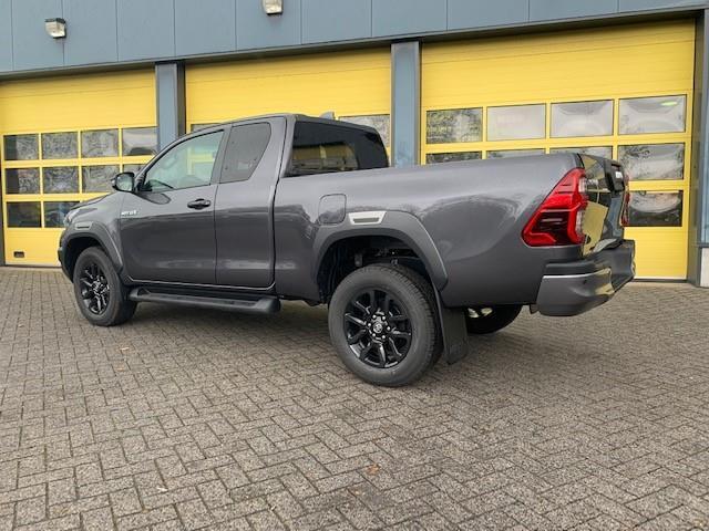 Toyota HI-LUX HiLux 2.8 D-4D Xtra Cab Invincible