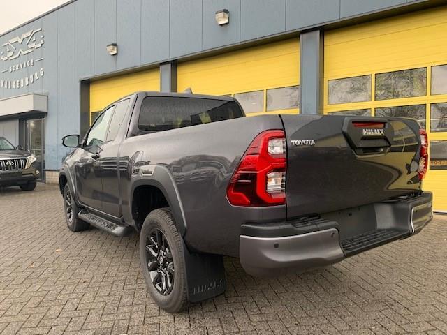 Toyota HI-LUX HiLux 2.8 D-4D Xtra Cab Invincible