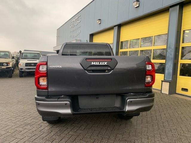 Toyota HI-LUX HiLux 2.8 D-4D Xtra Cab Invincible