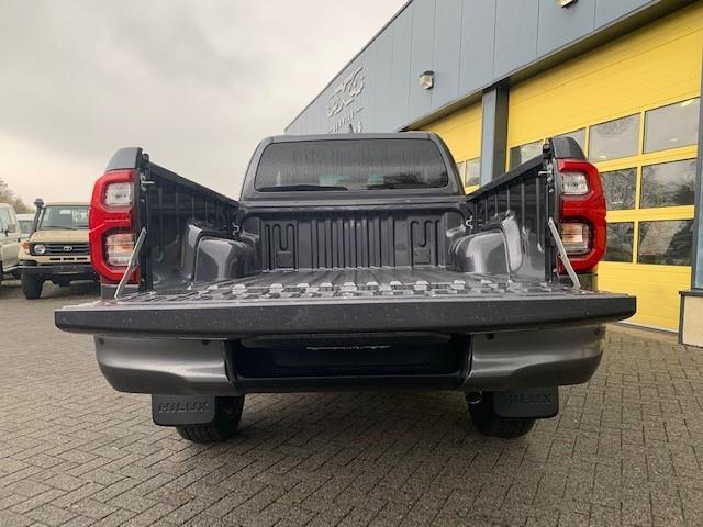 Toyota HI-LUX HiLux 2.8 D-4D Xtra Cab Invincible