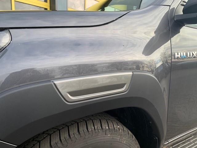 Toyota HI-LUX HiLux 2.8 D-4D Xtra Cab Invincible