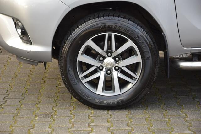 Toyota HI-LUX 2.4 D-4D DUBBEL CABIN EXECUTIVE BE TREKKER A/T 5 SITZ 4WD VAN