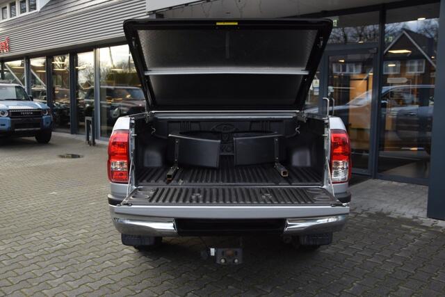 Toyota HI-LUX 2.4 D-4D DUBBEL CABIN EXECUTIVE BE TREKKER A/T 5 SITZ 4WD VAN