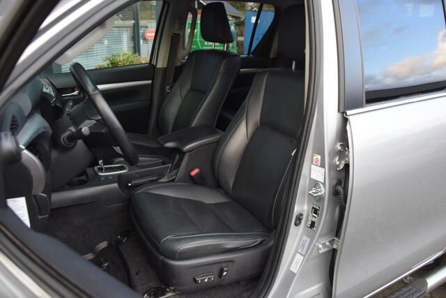 Toyota HI-LUX 2.4 D-4D DUBBEL CABIN EXECUTIVE BE TREKKER A/T 5 SITZ 4WD VAN