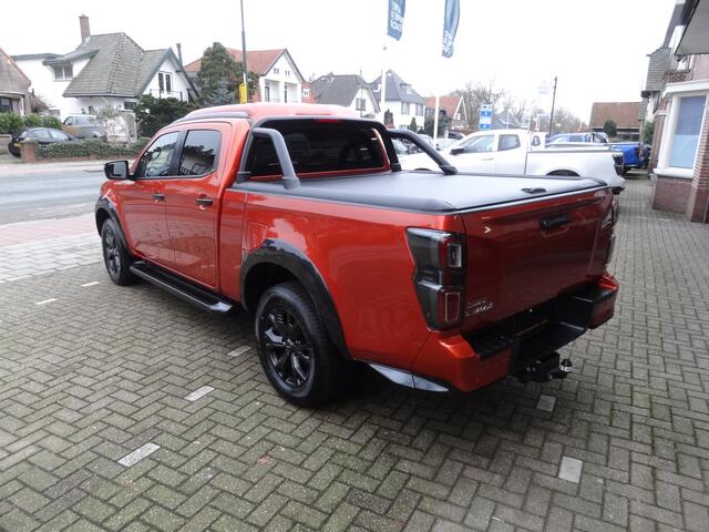 Toyota HI-LUX HiLux 1.9 Isuzu D-Max Double Cab verlengd 5-persoons V-Cross Automaat BPM-vrij / 20 december 2024 / meest luxe uitvoering / trekhaak / lederen bekleding / Apple carplay / Android Auto / groot scherm / camera