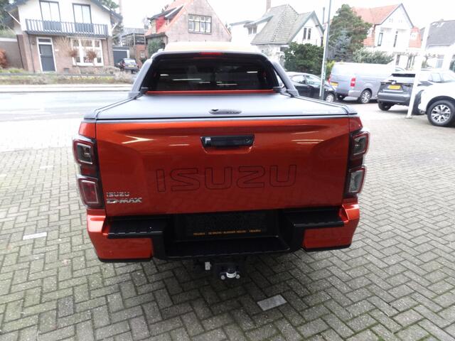 Toyota HI-LUX HiLux 1.9 Isuzu D-Max Double Cab verlengd 5-persoons V-Cross Automaat BPM-vrij / 20 december 2024 / meest luxe uitvoering / trekhaak / lederen bekleding / Apple carplay / Android Auto / groot scherm / camera