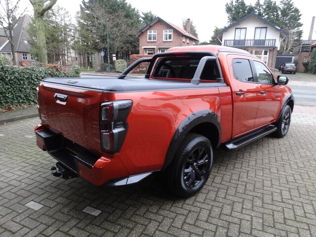 Toyota HI-LUX HiLux 1.9 Isuzu D-Max Double Cab verlengd 5-persoons V-Cross Automaat BPM-vrij / 20 december 2024 / meest luxe uitvoering / trekhaak / lederen bekleding / Apple carplay / Android Auto / groot scherm / camera