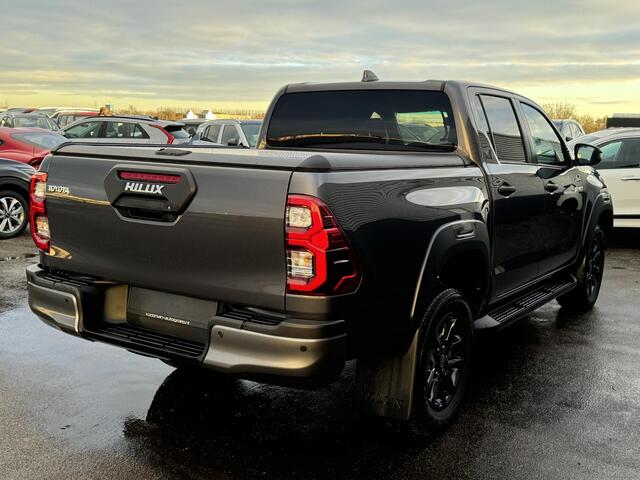 Toyota HI-LUX HiLux 2.8 D-4D Double Cab Invincible Grijs kenteken! Nieuw en direct rijden! INCL. Tonneau Cover