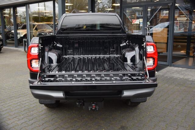 Toyota HI-LUX 2.8 D-4D X-TRA CAB INVINCIBLE A/T