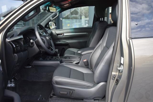 Toyota HI-LUX 2.8 D-4D X-TRA CAB INVINCIBLE A/T VAN