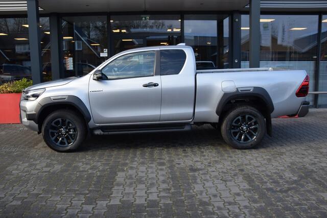 Toyota HI-LUX 2.8 D-4D X-TRA CAB INVINCIBLE A/T