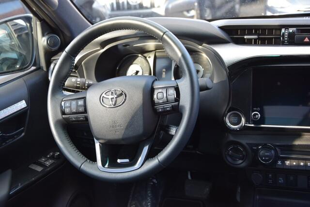 Toyota HI-LUX 2.8 D-4D X-TRA CAB INVINCIBLE A/T