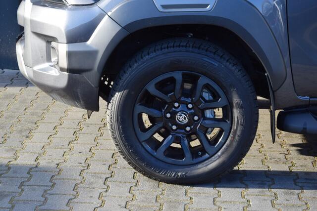 Toyota HI-LUX 2.8 D-4D X-TRA CAB INVINCIBLE A/T VAN