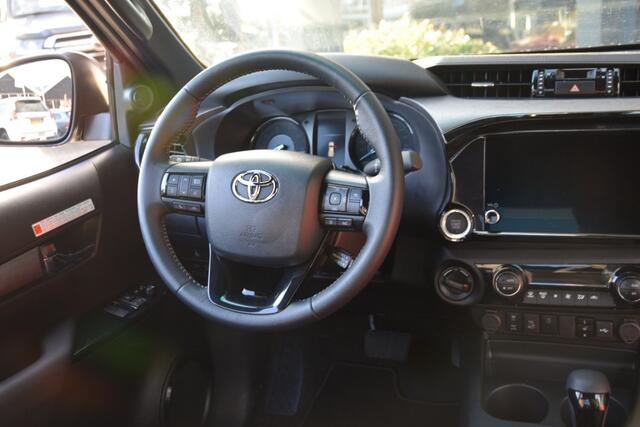 Toyota HI-LUX 2.8 D-4D X-TRA CAB INVINCIBLE A/T VAN