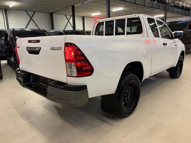 Toyota HI-LUX Hilux 2.4 D-4D Comfort 4x4 1.5Cab NIEUW 3500KG Trekgewicht BPM VRIJ 10 x op voorraad ¤38.500 ex