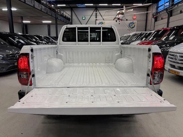 Toyota HI-LUX Hilux 2.4 D-4D Comfort 4x4 1.5Cab NIEUW 3500KG Trekgewicht BPM VRIJ 10 x op voorraad ¤38.500 ex