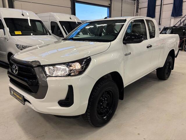 Toyota HI-LUX Hilux 2.4 D-4D Comfort 4x4 1.5Cab NIEUW 3500KG Trekgewicht BPM VRIJ 10 x op voorraad ¤38.500 ex