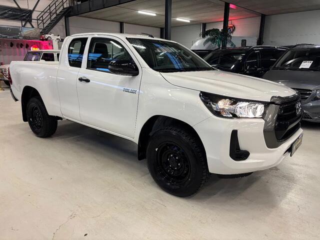 Toyota HI-LUX Hilux 2.4 D-4D Comfort 4x4 1.5Cab NIEUW 3500KG Trekgewicht BPM VRIJ 10 x op voorraad ¤38.500 ex