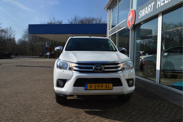 Toyota HI-LUX HiLux 2.4 D-4D-F Xtra Cab Professional 4x4 | Trekhaak 3500kg | Airco | Cruise | NL auto