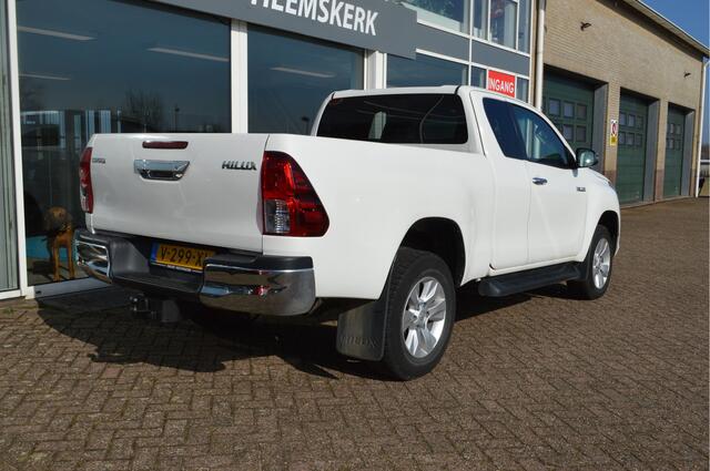 Toyota HI-LUX HiLux 2.4 D-4D-F Xtra Cab Professional 4x4 | Trekhaak 3500kg | Airco | Cruise | NL auto
