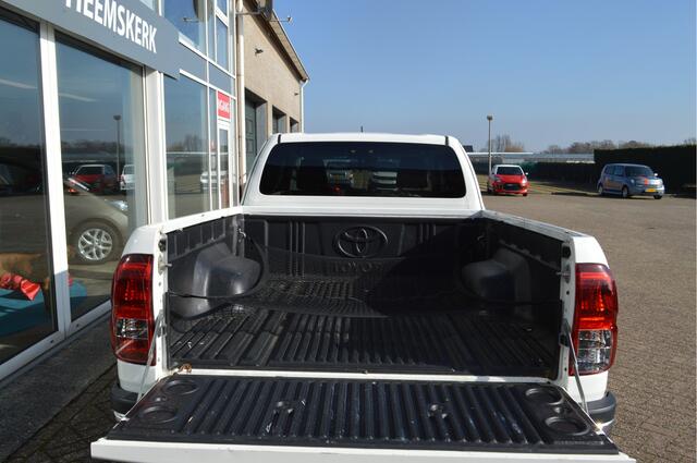 Toyota HI-LUX HiLux 2.4 D-4D-F Xtra Cab Professional 4x4 | Trekhaak 3500kg | Airco | Cruise | NL auto