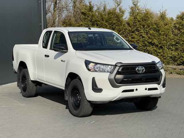 Toyota HI-LUX HiLux 2.4 D-4D XTRA CAB / !! NIEUW !! BPM VRIJ / 4x4 / AIRCO / CRUISE / 3500 KG TREKGEWICHT