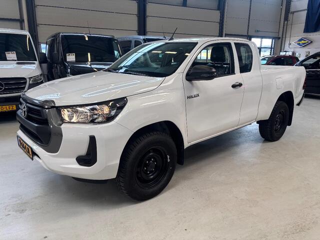 Toyota HI-LUX Hilux 2.4 D-4D Comfort 4x4 1.5Cab NIEUW 3500KG Trekhaak BPM VRIJ