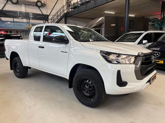 Toyota HI-LUX Hilux 2.4 D-4D Comfort 4x4 1.5Cab NIEUW 3500KG Trekhaak BPM VRIJ