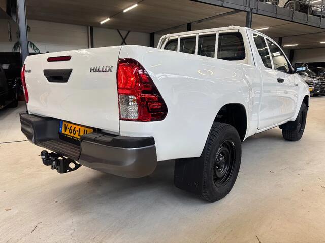 Toyota HI-LUX Hilux 2.4 D-4D Comfort 4x4 1.5Cab NIEUW 3500KG Trekhaak BPM VRIJ