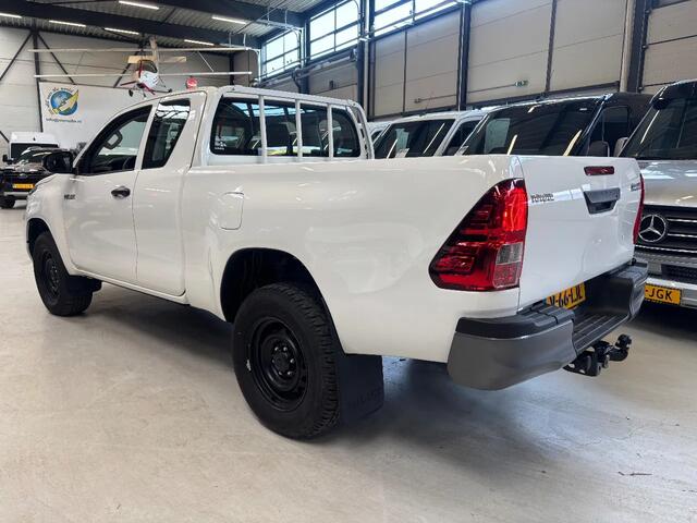 Toyota HI-LUX Hilux 2.4 D-4D Comfort 4x4 1.5Cab NIEUW 3500KG Trekhaak BPM VRIJ