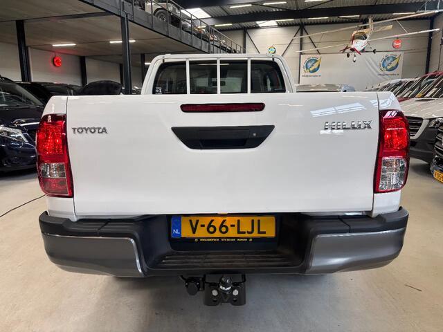 Toyota HI-LUX Hilux 2.4 D-4D Comfort 4x4 1.5Cab NIEUW 3500KG Trekhaak BPM VRIJ