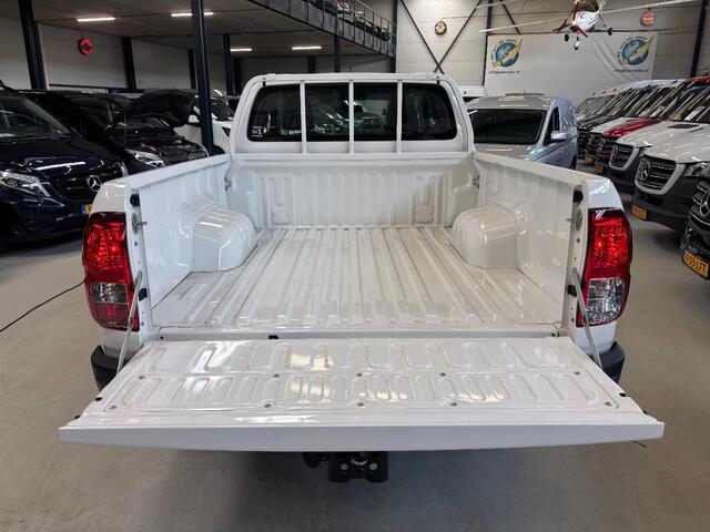 Toyota HI-LUX Hilux 2.4 D-4D Comfort 4x4 1.5Cab NIEUW 3500KG Trekhaak BPM VRIJ